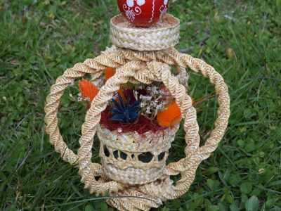 Ornamente si obiecte de folos din paie de grau